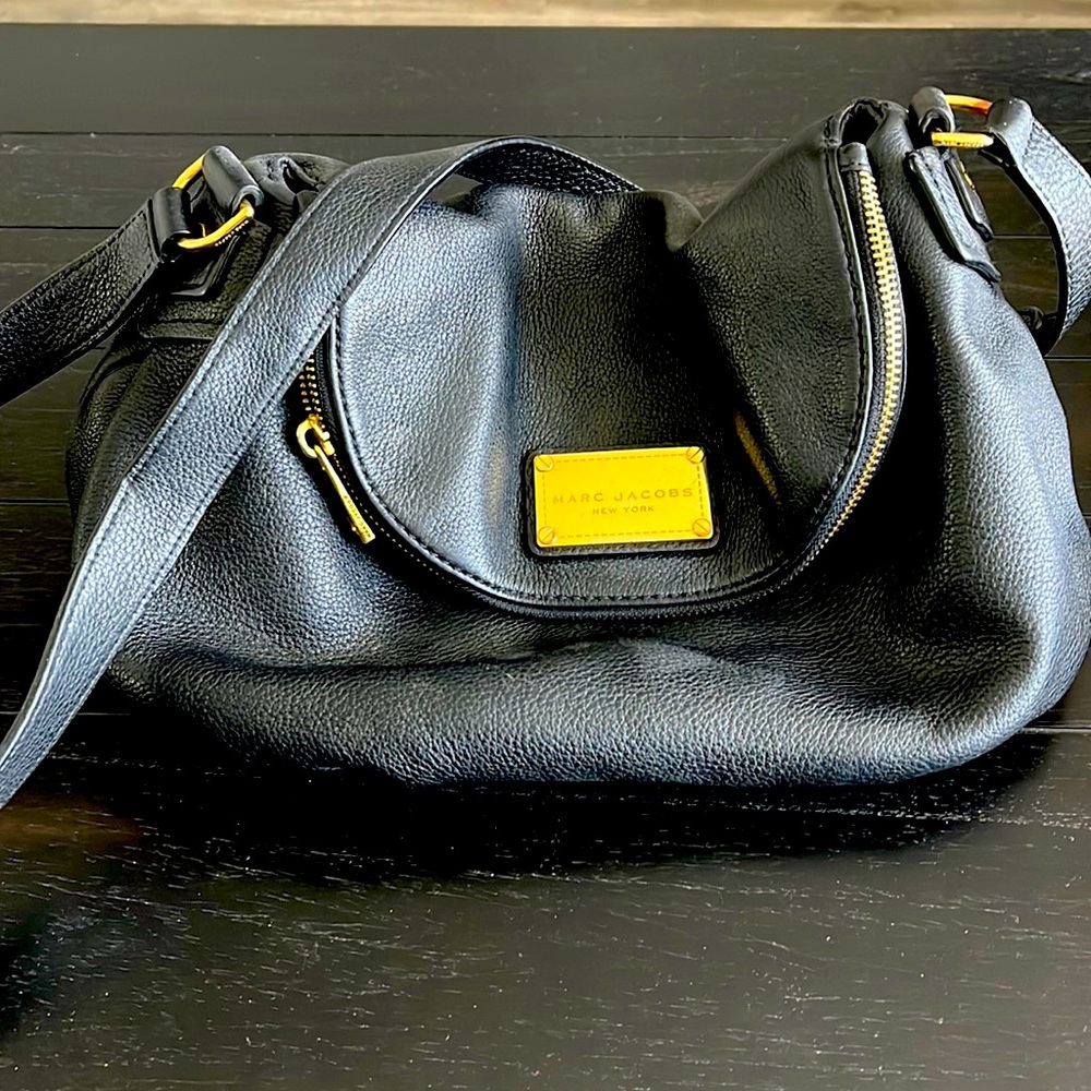 MARC JACOBS large  CLASSIC MESSENGER BAG- EUC